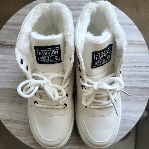 White Vegan Leather Faux Fur Lined Evolutions High-Top Sneakers 7.5 - Picture 5 of 13